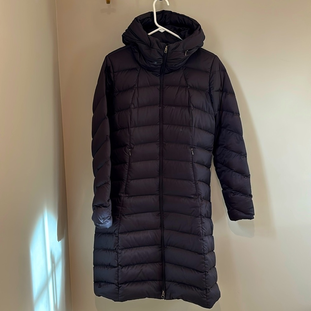 Patagonia women’s black Downtown Parka w/ hood; below knee length; size M